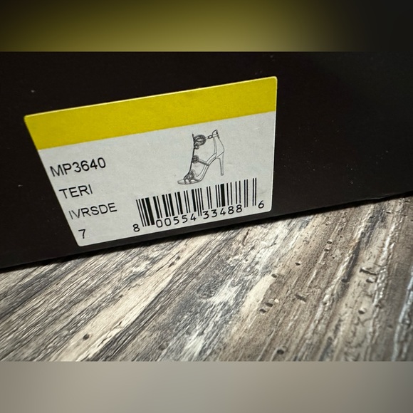 Badgley Mischka Teri Women’s Ivory Rhinestone Heeled Dress Sandals Size 7 - Picture 4 of 7